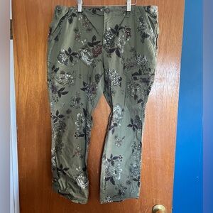 NWOT Printed Cargo Pants